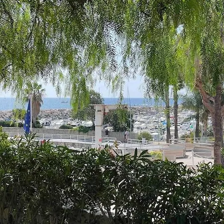 La Et Les Commerces A Pieds ! Saint-Cyr-sur-Mer